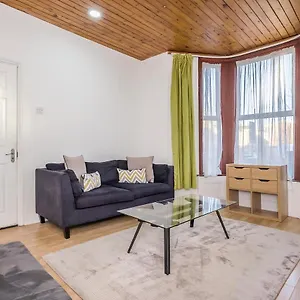  Guest house Bright In Stratford