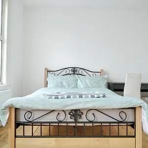  Guest house Cosy Near Canary Wharf & The O2